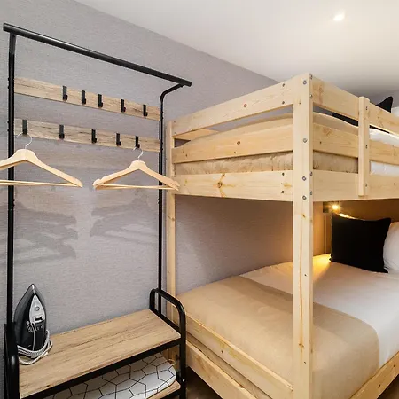 Whome Old Town Flat With A Modern Touch アパート