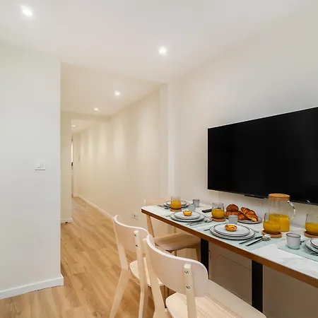 Whome Old Town Flat With A Modern Touch アパート