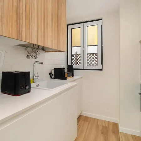 Whome Old Town Flat With A Modern Touch Apartman